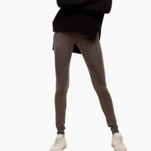 Aritzia Daria Pant Vegan Suede Leggings in Brown Taupe
Suede size Medium